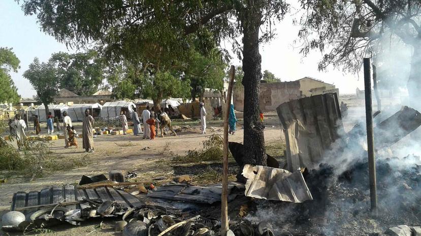 El comandante del Ejército, Lucky Irabor, dijo que bombardearon cerca del campamento de refugiados tras recibir información de que en la zona se encontraban terroristas de Boko Haram. (MSF via AP)