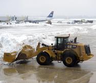 Imagen de archivo de un aeropuerto de Estados Unidos afectado por una tormenta invernal.