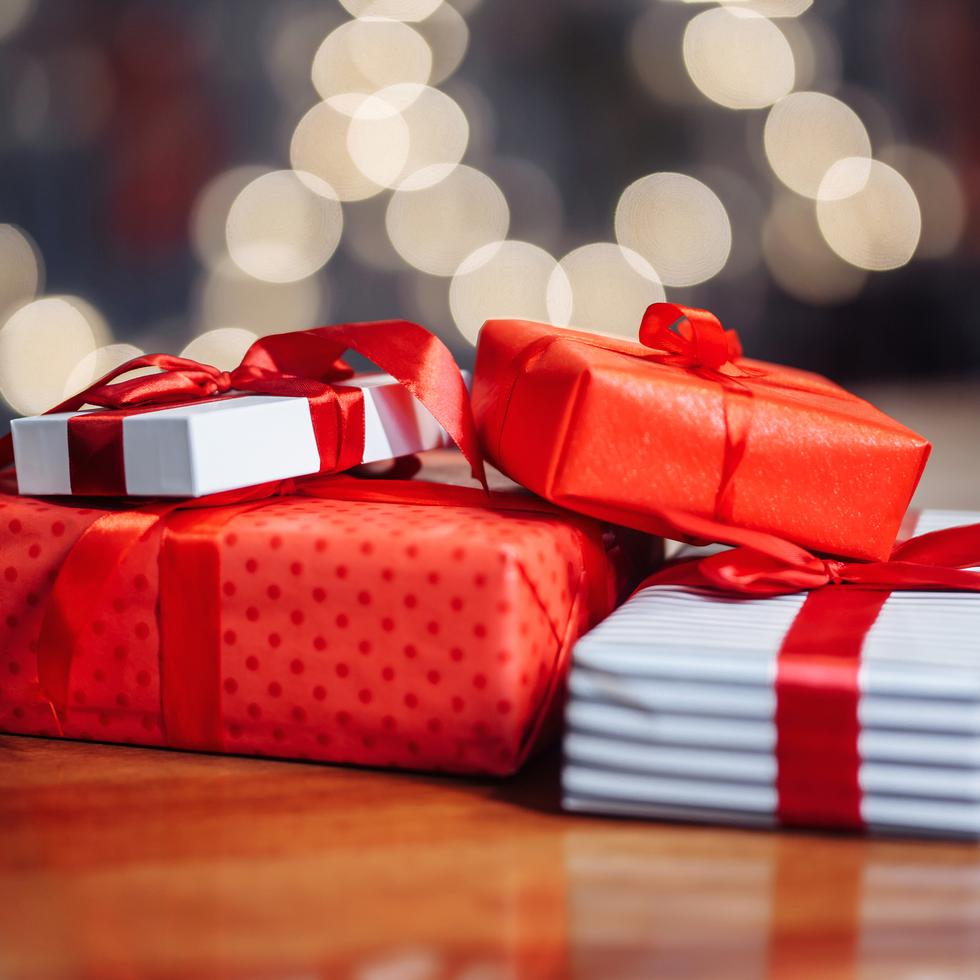 Uno de los expertos recomienda hacer listas de los regalos que queremos  y establecer cuánto será el gasto antes de poner un pie en las tiendas.
