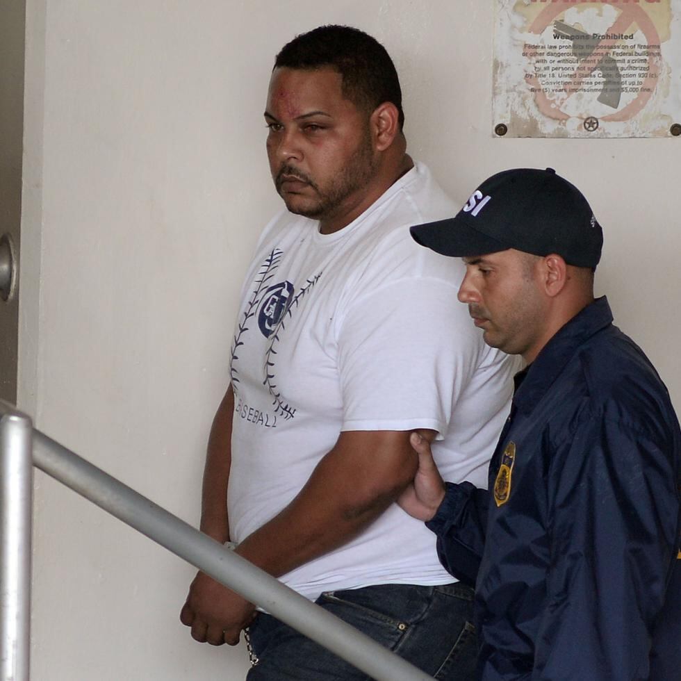 Actualmente, Anthony Soto Rivera (camisa blanca) cumple una probatoria hasta diciembre de 2022 tras resultar convicto en la jurisdicción federal por trasiego de armas.