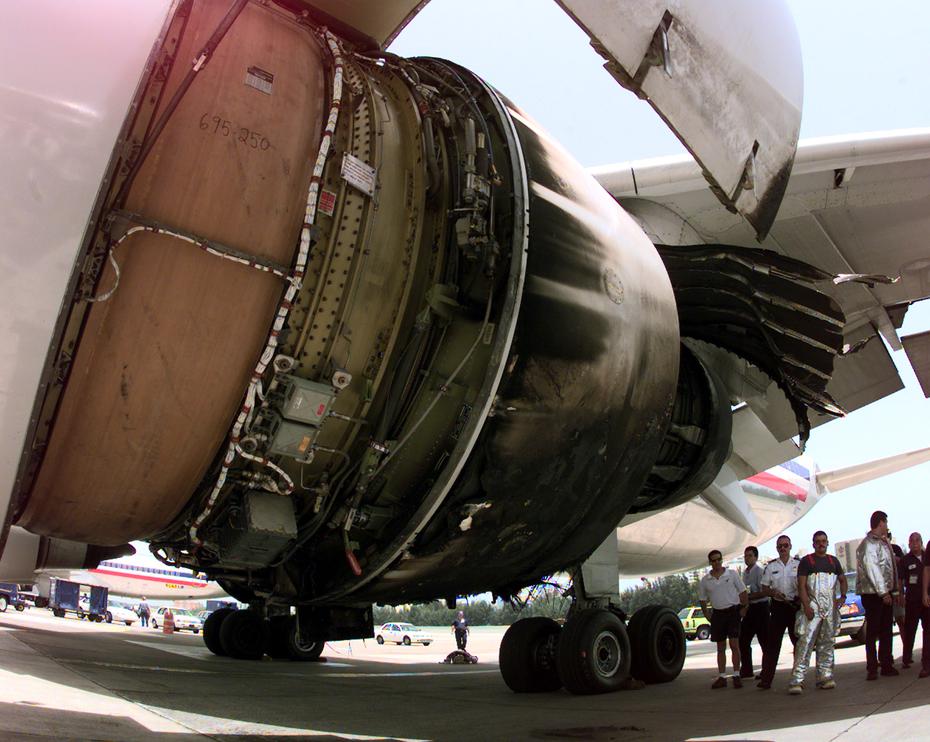 El motor de un avión de American Airlines se incendió antes de aterrizar en el aeropuerto Luis Muñoz Marín , el 7 de septiembre de 1998.