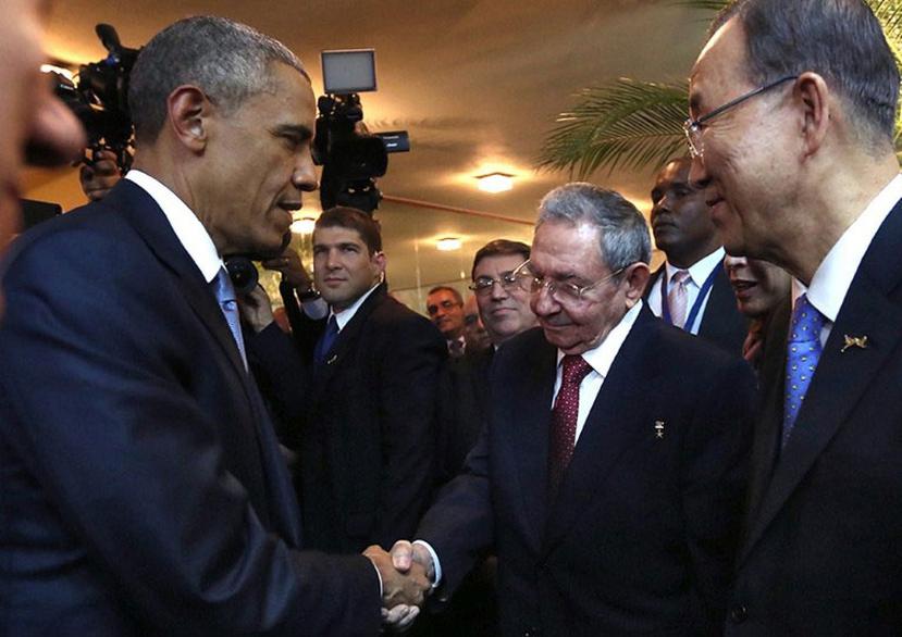 Barack Obama y Raúl Castro se reunieron en la Cumbre de las Américas. (AFP)