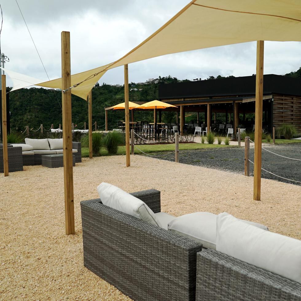 El restaurante Calichi abrió en octubre del 2020 en  Naranjito y cuenta con un diseño totalmente abierto para el disfrute de la naturaleza. (Foto: alexis.cedeno@gfrmedia.com)