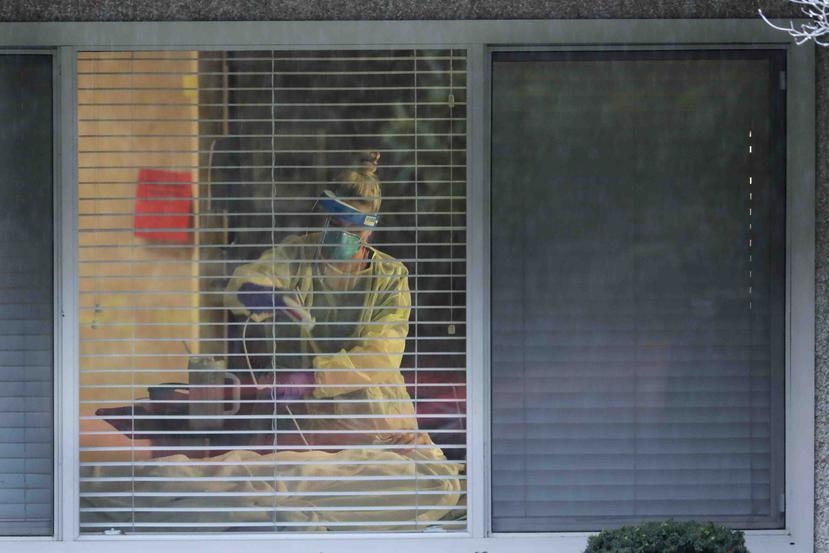 Algunos parientes de los ancianos de un hogar de Morgantown, West Virginia, donde 29 personas entre residentes y empleados dieron positivo, se quejaron de que se debió haber hecho más para combatir el virus. (Archivo /AP)