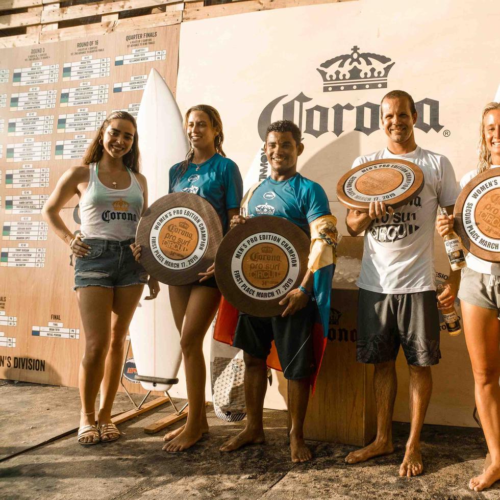 Celebran a los mejores sobre las olas en el Corona Pro Surf Circuit
