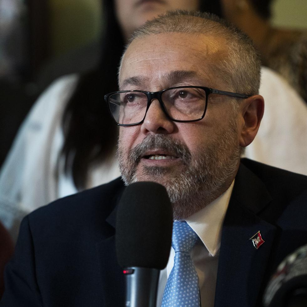 El suspendido alcalde de Ponce, Luis Irizarry Pabón, argumenta que fue coaccionado para firmar el acuerdo sobre su futuro político.