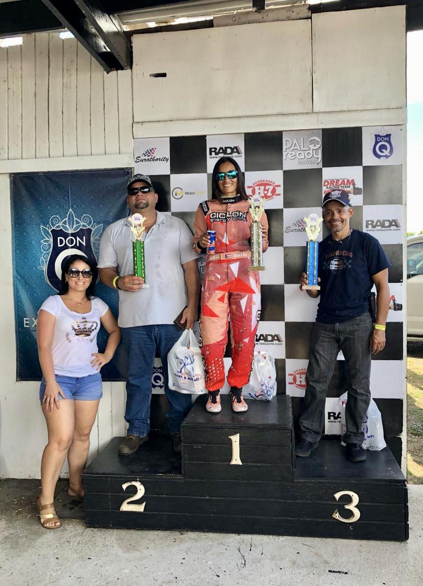 La piloto Glory Fernández ganó el pasado fin de semana  el evento de la categoría E del Campeonato de Solo 1 en Puerto Rico. (Suministrada)