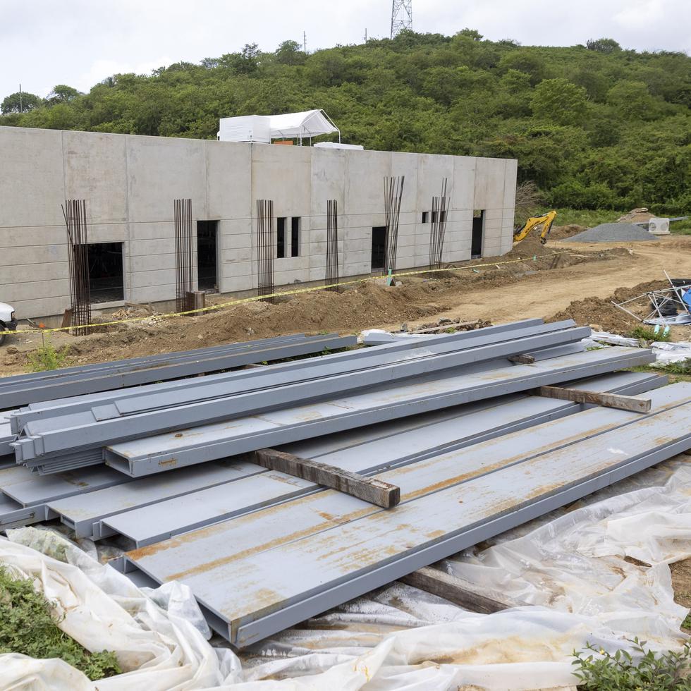 La primera fase de la construcción del hospital de Vieques, que contempla una clínica de diálisis, una sala de obstetricia y otra de trauma, está lista en un 45%.