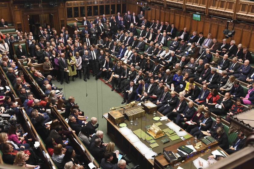 Legisladores de la Cámara de los Comunes debaten el Brexit dentro del Parlamento. (Jessica Taylor / House of Commons vía AP)