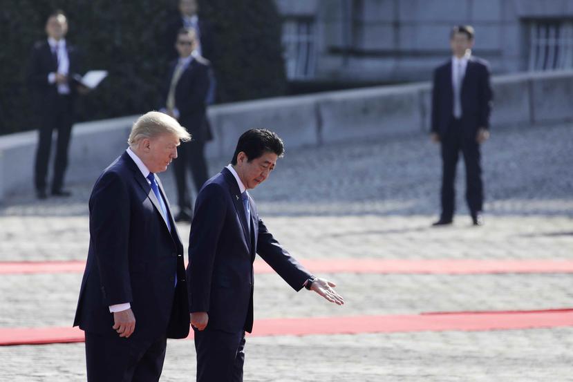 El presidente Donald Trump y el primer ministro japonés, Shinzo Abe, durante una visita que hizo el líder estadounidense a Japón en junio pasado. (EFE)
