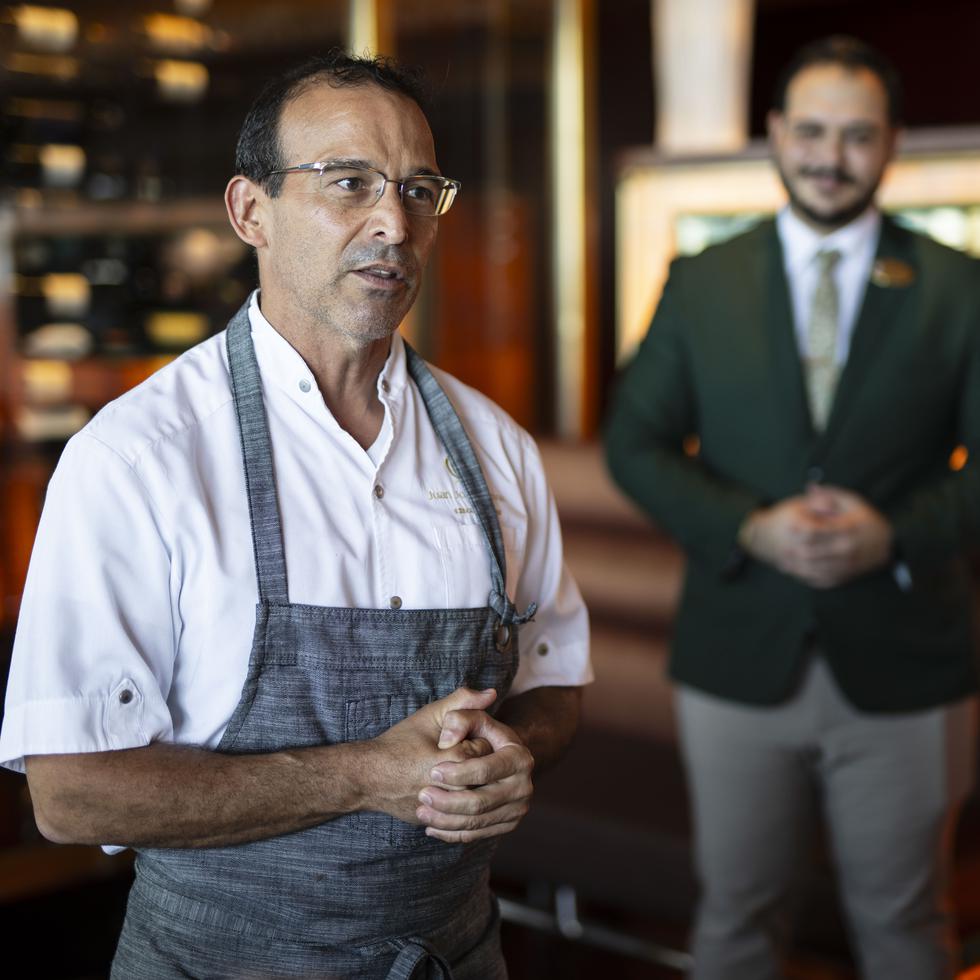 El chef ejecutivo Juan José Cuevas presenta el nuevo concepto gastronómico ‘Marabar by 1919 Champagne & Caviar’ llevado a cabo en el hotel Condado Vanderbilt.
