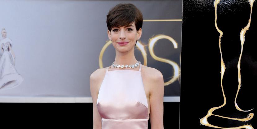 El costoso vestido que utilizó para la alfombra roja de los Oscar en el 2013 fue uno color rosa de Prada que la colocó en la lista de las peor vestidas de la gala. (Archivo/ GFR Media)