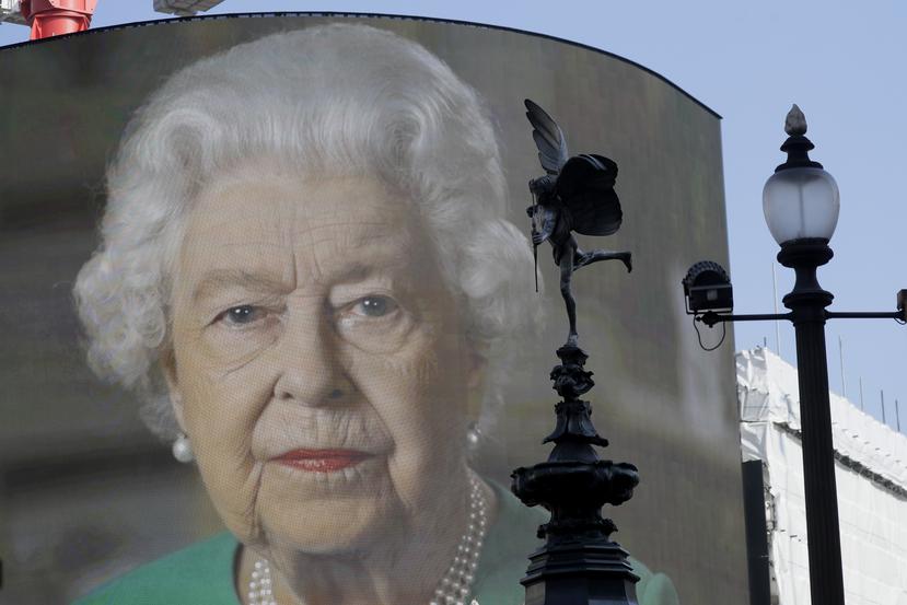 Esta es la primera vez que la reina se dirige al pueblo británico en un mensaje de Semana Santa. (Foto: AP)