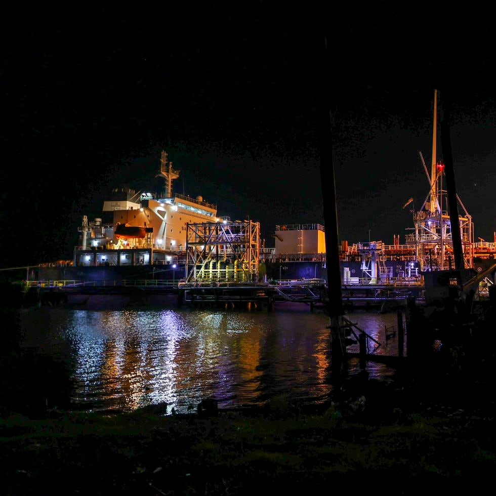 Un barco de Puma Energy arribó a Puerto Rico la noche del viernes a San Juan con abastos de 235,000 barriles de diésel.