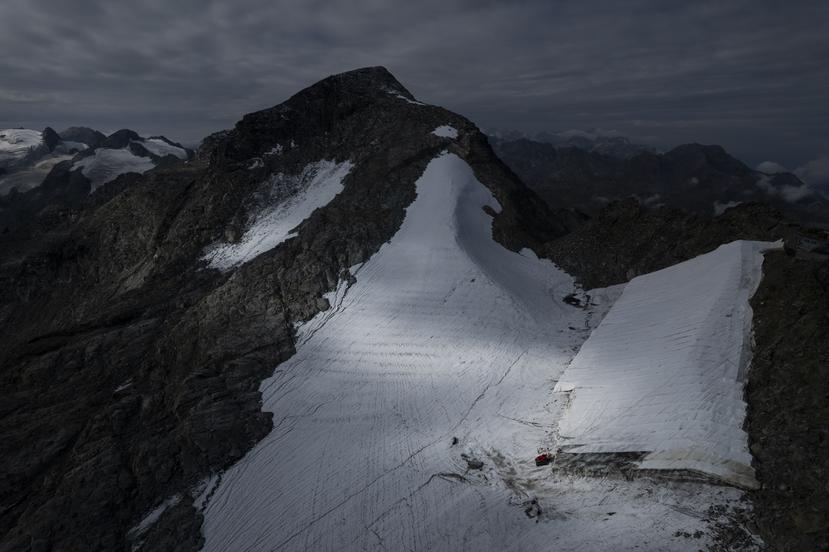 Una mezcla de factores provoca el derretimiento de los glaciares en Suiza.
