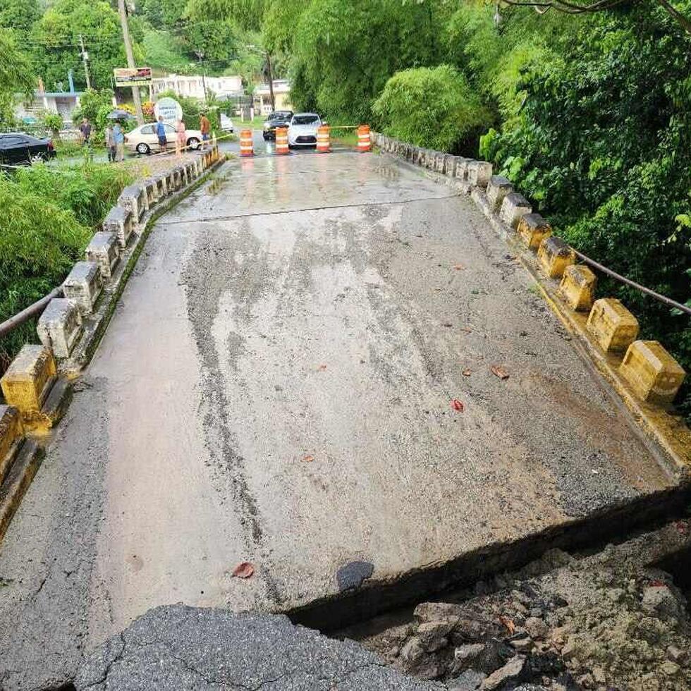Así luce el puente colapsado en la PR-920 en Yabucoa.