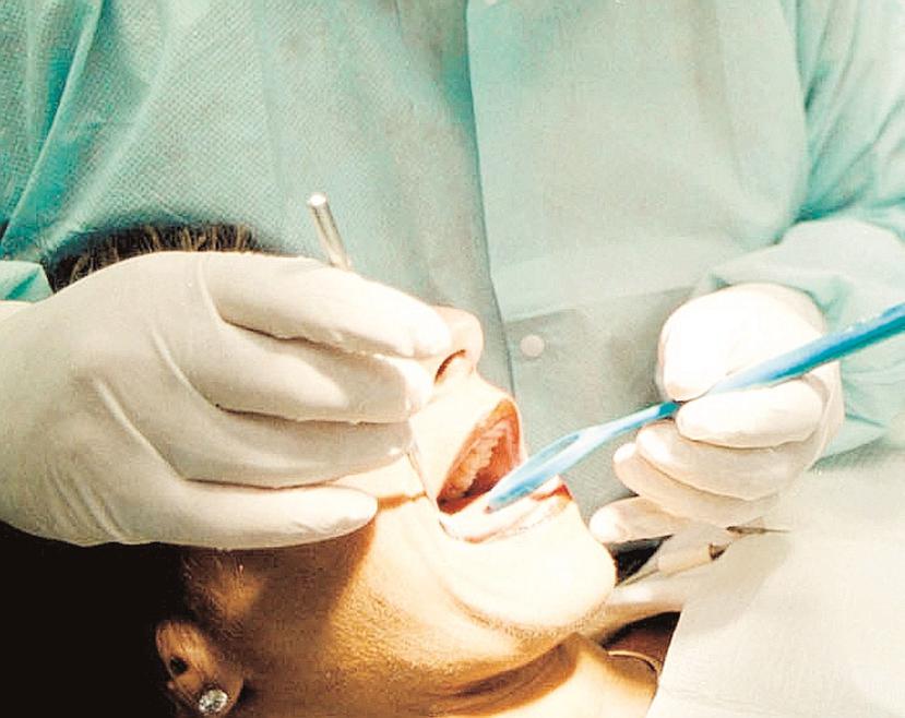 La doctora Elba Díaz Toro resaltó que el procedimiento para blanquear dientes puede ser peligroso si no es llevado a cabo por un dentista licenciado. (GFR Media)