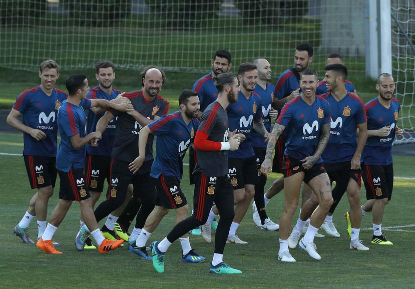 Los jugadores de España durante un entrenamiento del Mundial en Krasnodar, Rusia, el jueves. (AP)