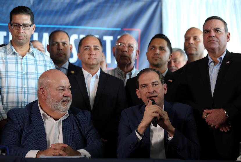 El subsecretario de la Palma, José “Pichi” Torres Zamora –con el micrófono– explicó que es normal que un partido mantenga deudas luego de una elección.