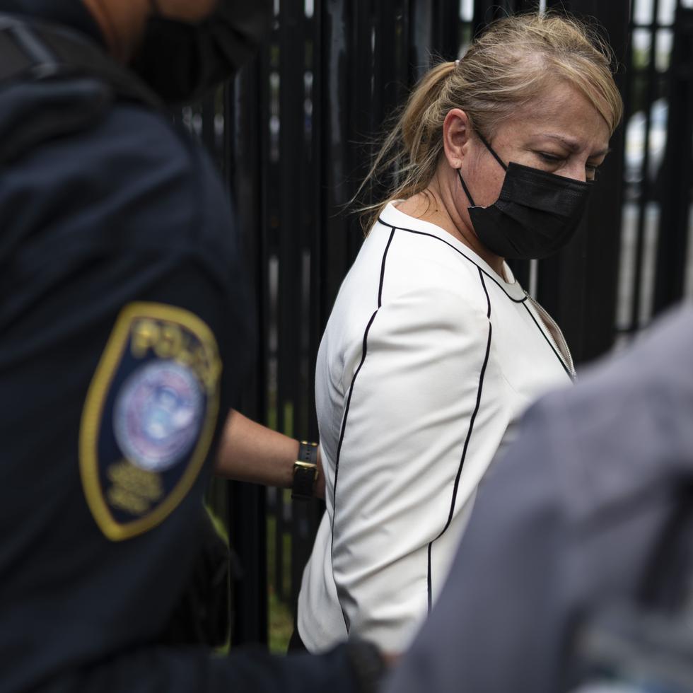 La exgobernadora Wanda Vázquez Garced enfrenta tres de los siete cargos contenidos en el pliego acusatorio emitido por un gran jurado federal.