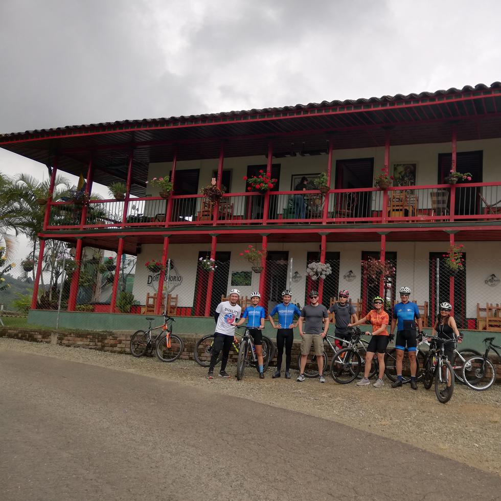 Colombia atrae a ciclistas del mundo entero, quienes gustan de conocer el paisaje cafetero y de montaña.