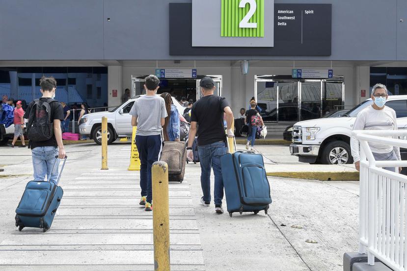 Puerto Rico ya siente la reducción en la llegada de turistas, provocada por la caída en la demanda global de pasajes aéreos y las restricciones impuestas por varios países, entre ellos Estados Unidos.