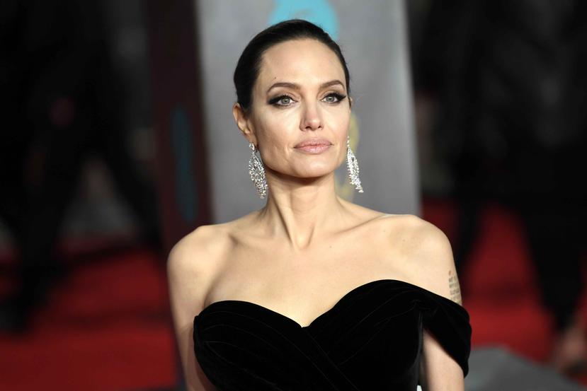 En el horizonte profesional de Jolie también figura "Come Away", un filme de fantasía que unirá las historias de "Peter Pan" y de "Alicia en el País de las Maravillas".  (EFE)
