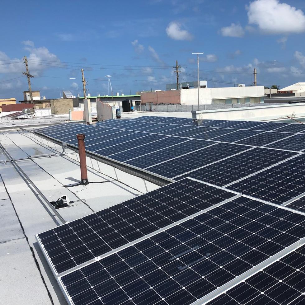 paneles fotovoltaicos, que serán ubicados en los techos de diversos establecimientos y residencias