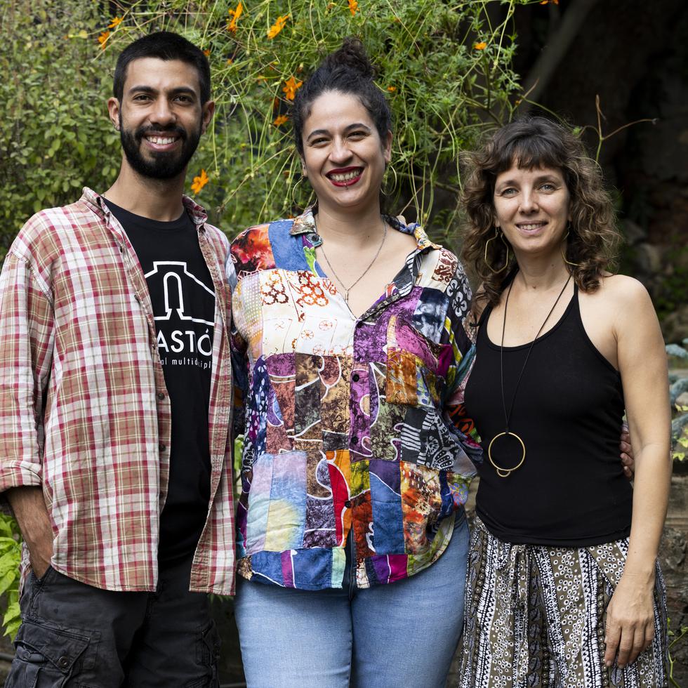 Edwin "Hommy" Martínez, asistente administrativo en El Bastión; Pilar Ponce, chef y una de las panelistas y la cofundadora de la Asociación ACirc, Maite Rivera Carbonell.