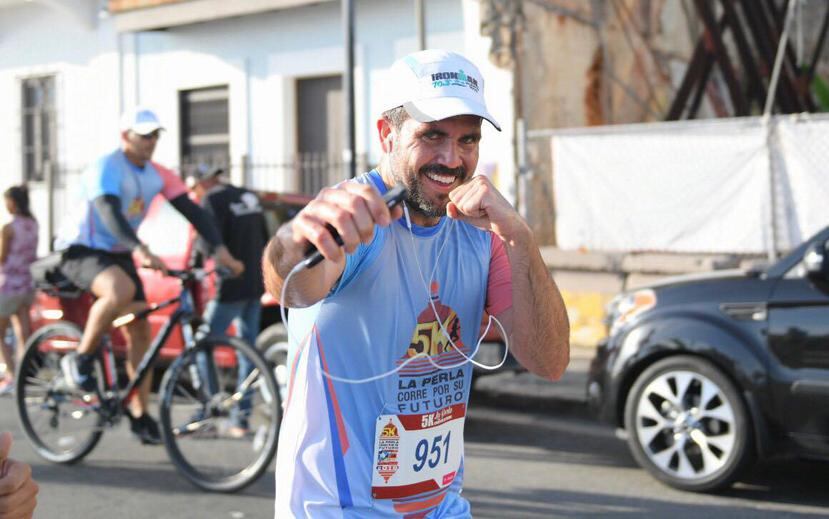 Rosselló fue uno de los 1,500 corredores que participaron del evento. (Imagen tomada del Facebook Ricardo Rosselló)