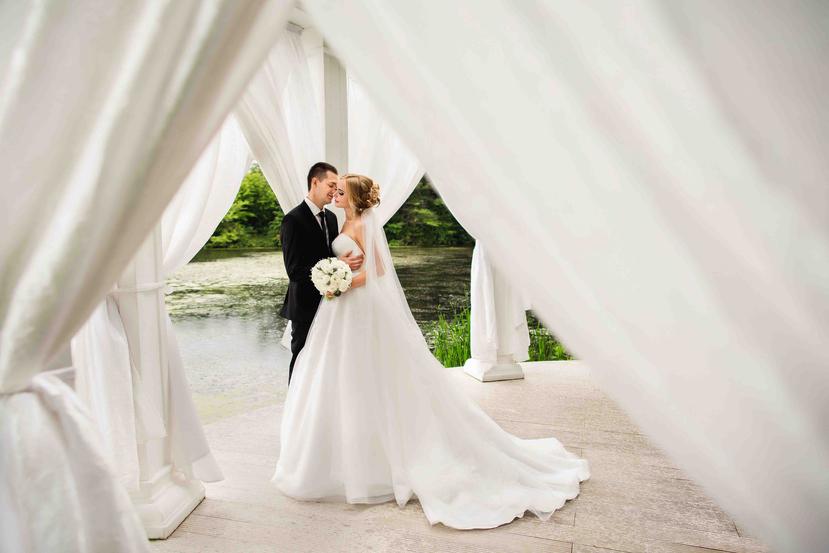 Muchas personas están posponiendo su boda, lo que repercute en todos los servicios coordinados.  (Shutterstock)