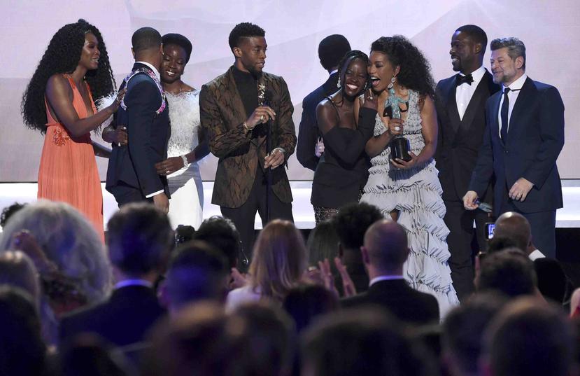 Los actores de "Black Panther" reciben el Premio SAG al mejor elenco. (AP / Richard Shotwell)