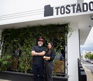 Bryan Torres Arana y Emilia Flores Simonetti, propietarios del popular establecimiento de café y desayunos Tostado, que en abril de este año abrió su tercer restaurante en Puerta de Tierra.
