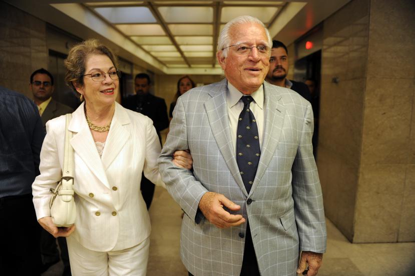 Imagen de archivo de El Nuevo Día de Kate Donnelly junto a su esposo, el exgobernador Carlos Romero Barceló.