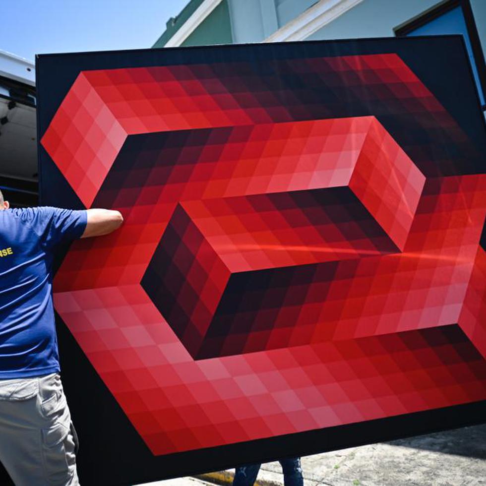 Last April, the Federal Bureau of Investigation (FBI) raided Vasarely’s house in Old San Juan. The agents seized 112 pieces of Vasarely´s art piece.