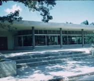 Edificio original de la Librería de la UPR, diseñado por Henry Klumb