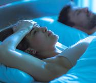 Según un estudio, las dos causas que más nombraron los participantes para dormir en cuartos separados fue que el otro se mueva demasiado durante la noche y los ronquidos fuertes.