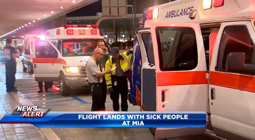 Las personas que reportaron síntomas fueron atendidos por paramédicos en el Aeropuerto Internacional de Miami.