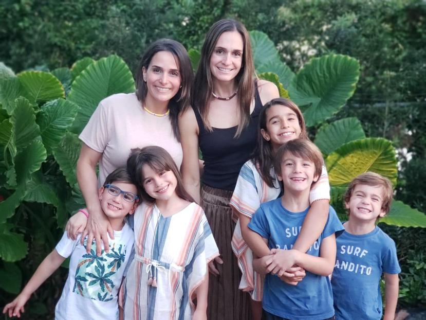 Margarita Montilla Licha y a Mari Blanes junto a sus hijos. (Foto: Suministrada)