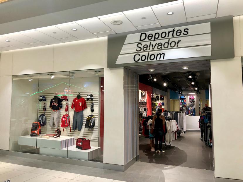 La tienda Salvador Colom de San Patricio busca cubrir el mercado detallista, mientras en Puerto Nuevo se concentran en la venta al por mayor.
