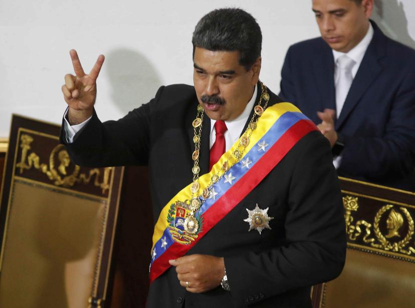 Maduro atribuye los elevados precios y la escasez de productos básicos a una "guerra económica". (AP)