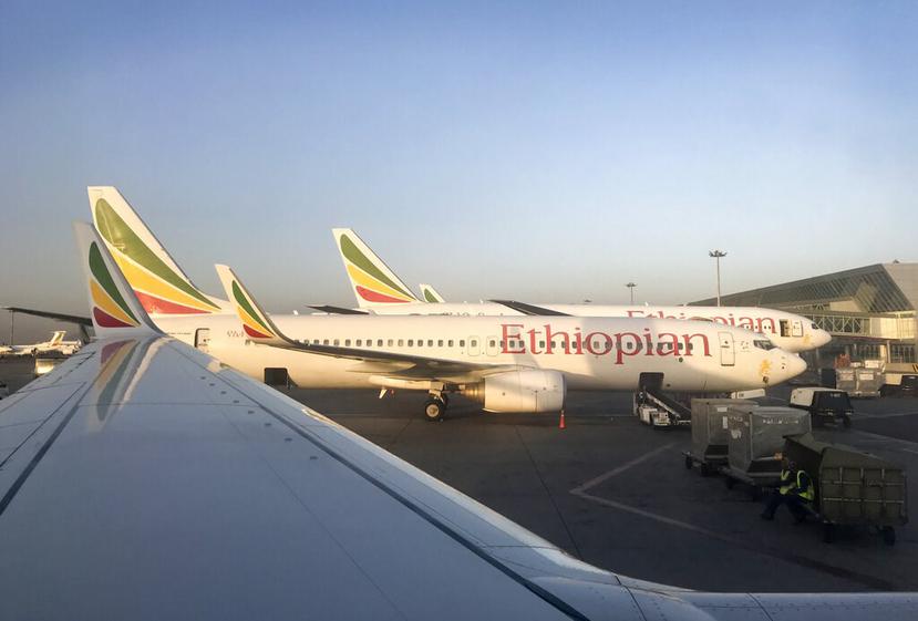 Aviones Boeing 737-800 de Ethiopian Airlines estacionados en el Aeropuerto Internacional de  Addis Abeba, Etiopía. (AP)