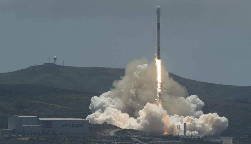 SpaceX lanzó su Falcon 9 desde Vandenberg, California, para llevar al espacio los 2 satélites (Fuente / NASA).
