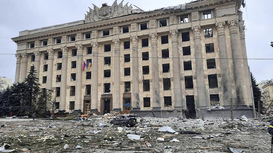 Rusia bombardeó el martes la plaza "Freedom Square" en el centro de la segunda ciudad más grande de Ucrania y otros objetivos civiles.