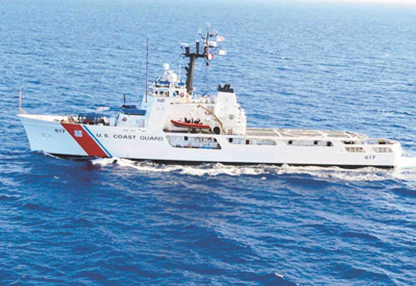 El Coast Guard rescató a los tripulantes del barco accidentado. (AP)