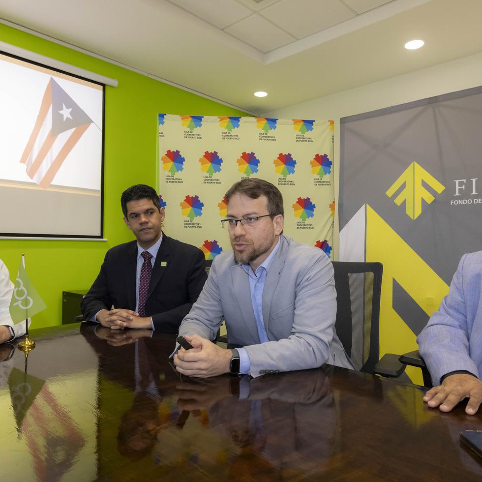Desde la  izquierda: Gilberto Guevara, presidente de la junta de RemCoop; Heriberto Martínez, director ejecutivo de la Liga de Cooperativas de Puerto Rico; José Julián Ramírez, director ejecutivo de Fidecoop; y Jaime Cuevas, secretario de la junta de RemCoop.