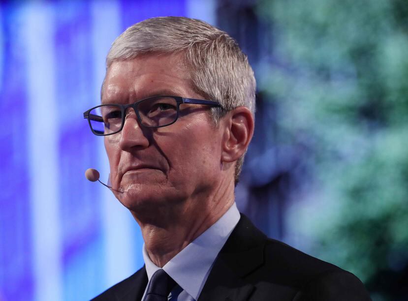 El consejero delegado de Apple indicó que el mandatario estadounidense ha mostrado disposición a "escuchar" durante sus encuentros. (EFE)