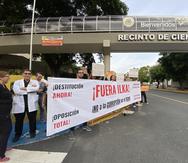 Protesta de estudiantes contra el nombramiento de Ilka Ríos como rectora del Recinto de Ciencias Médicas de la UPR. Esta noche habría una reunión de los consejos de las seis escuelas del campus ante el comienzo, mañana, de un paro estudiantil.