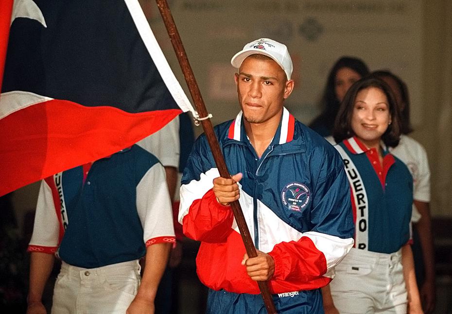 Un año después de ganar su medalla de plata en Maracaibo 98, Cotto fue elegido como abanderado de la delegación puertorriqueña a los Juegos Panamericanos de Winnipeg 99.