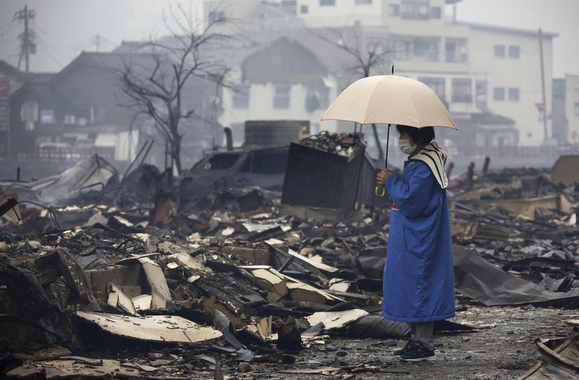 Las escenas de duelo se repiten en la costa oeste de Japón mientras  encuentran víctimas del sismo - El Nuevo Día